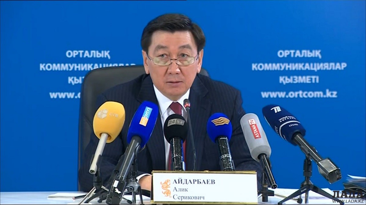 Алик Айдарбаев на пресс-конференции на площадке Службы центральных коммуникаций при Президенте РК