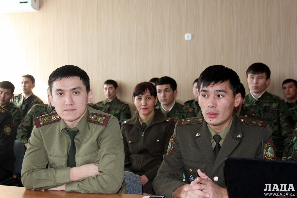 Круглый стол в службе пожаротушения. Фото Рукии Сычевой