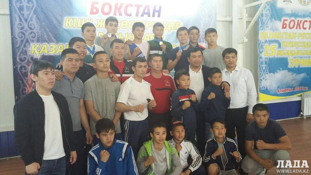 Победители и участники чемпионата Казахстана в Алмате. Фото предоставлено пресс-службой Федерации бокса Мангистауской области