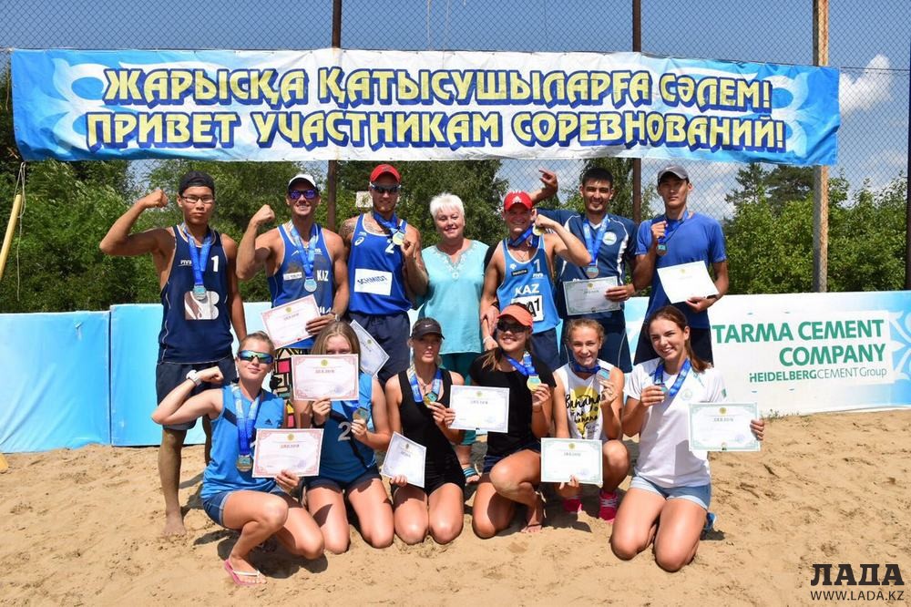 Воспитанники Актауской школы волейбола. Фото предоставил Павел Александров