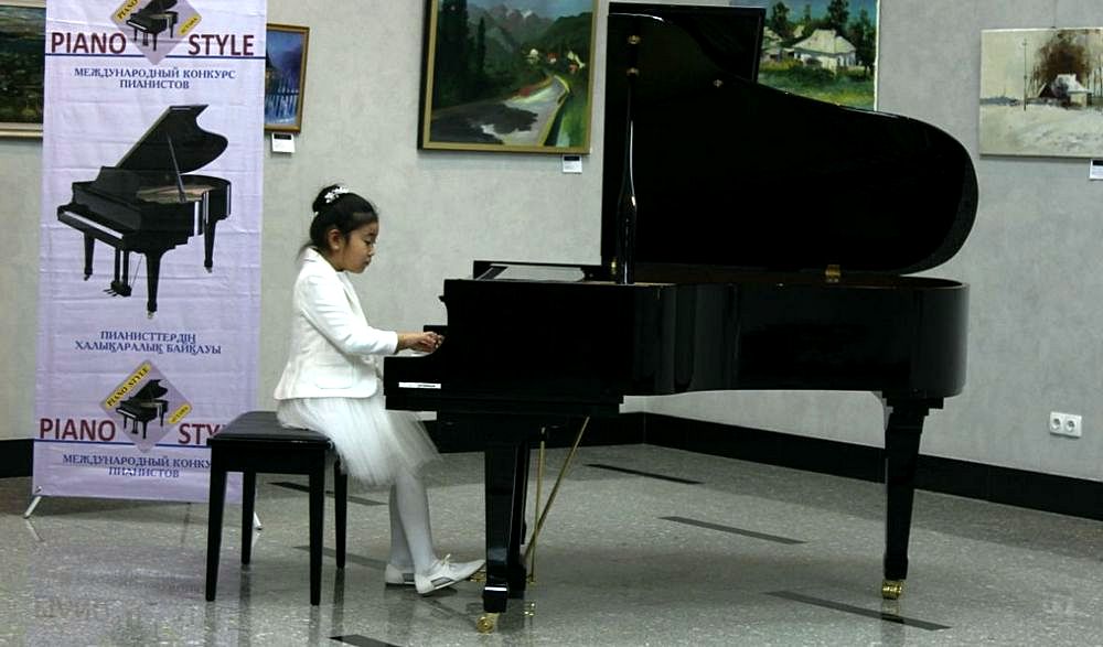 Амина Акшина на конкурсе «Piano style»