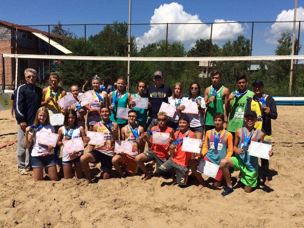 Воспитанники Актауской школы волейбола- победители второго тура чемпионата Казахстана. Фото предоставлено Павлом Александровым.