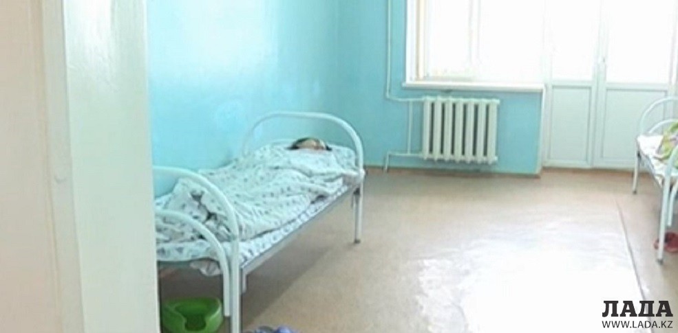 Акжунис Дурдыбек в палате детской больницы