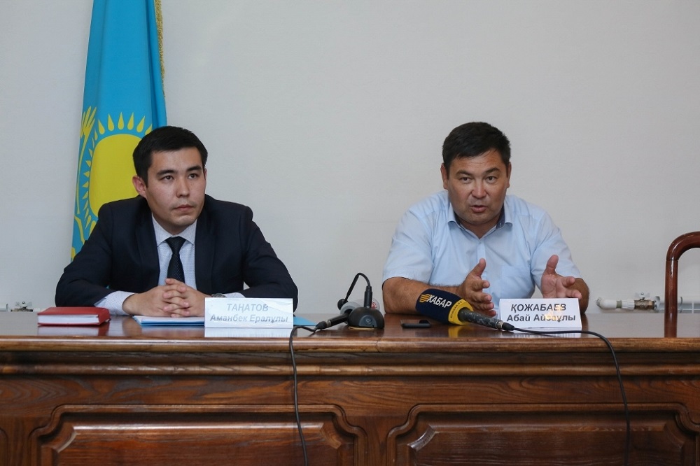 Аманбек Танатов и Абай Кожабаев. Фото с сайта акимата Актау