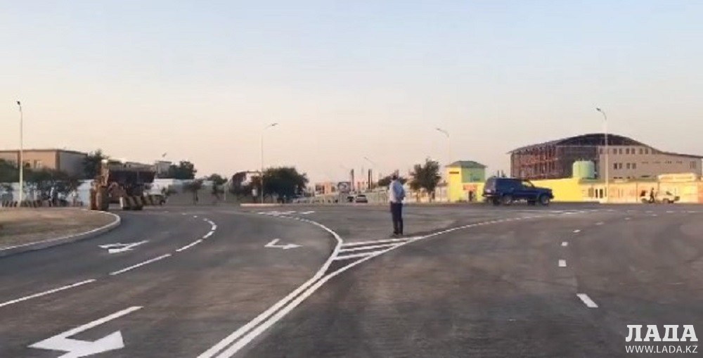 Открытие кольцевой дороги. Скриншот с видео. Видео акимата Актау
