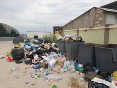 Мусор на побережье