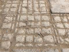 Разбитые тротуары внутри микрорайонов города Актау