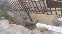 На паркинге в Оазисе опасная яма