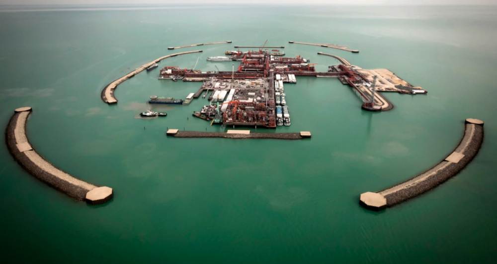 Искусственные острова на морском нефтяном месторождении Кашаган в Каспийском море. Казахстан, 7 апреля 2013 года