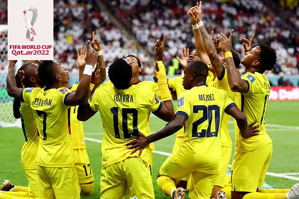 Игроки Эквадора праздную гол в ворота Катара