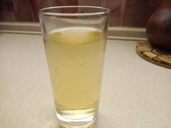 Питьевая вода цвета мочи из-под крана - это норма?