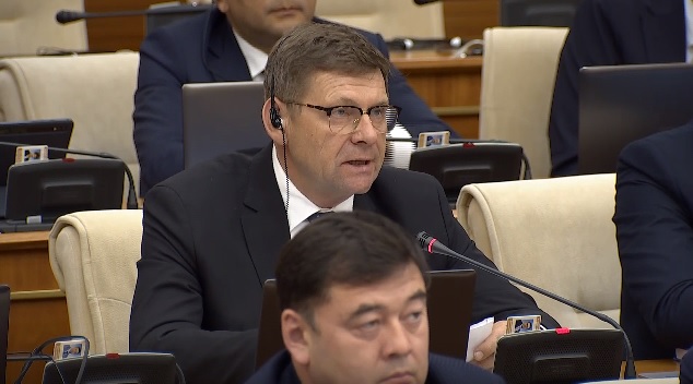 Депутат Сергей Пономарёв