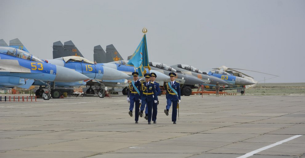 Вынос флага ВВС. Фото предоставлено Н.Шалабаевым