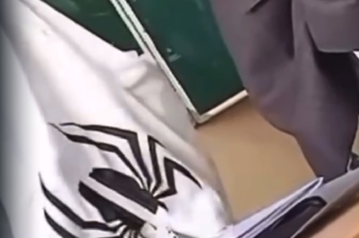 Конфликт между учителем и школьником в Актау попал на видео