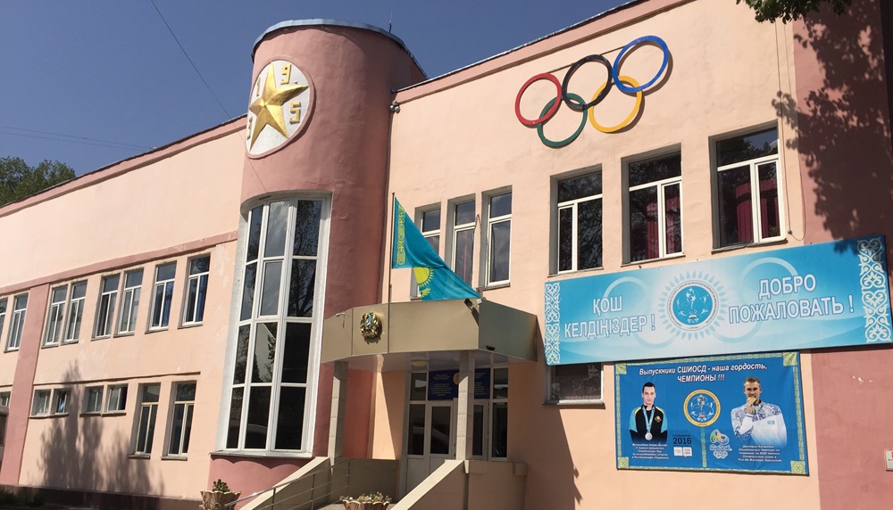 11 урок 6 класс. расписание уроков класса. 11 урок 6 класс. ученица в школе. учебник по английскому языку.