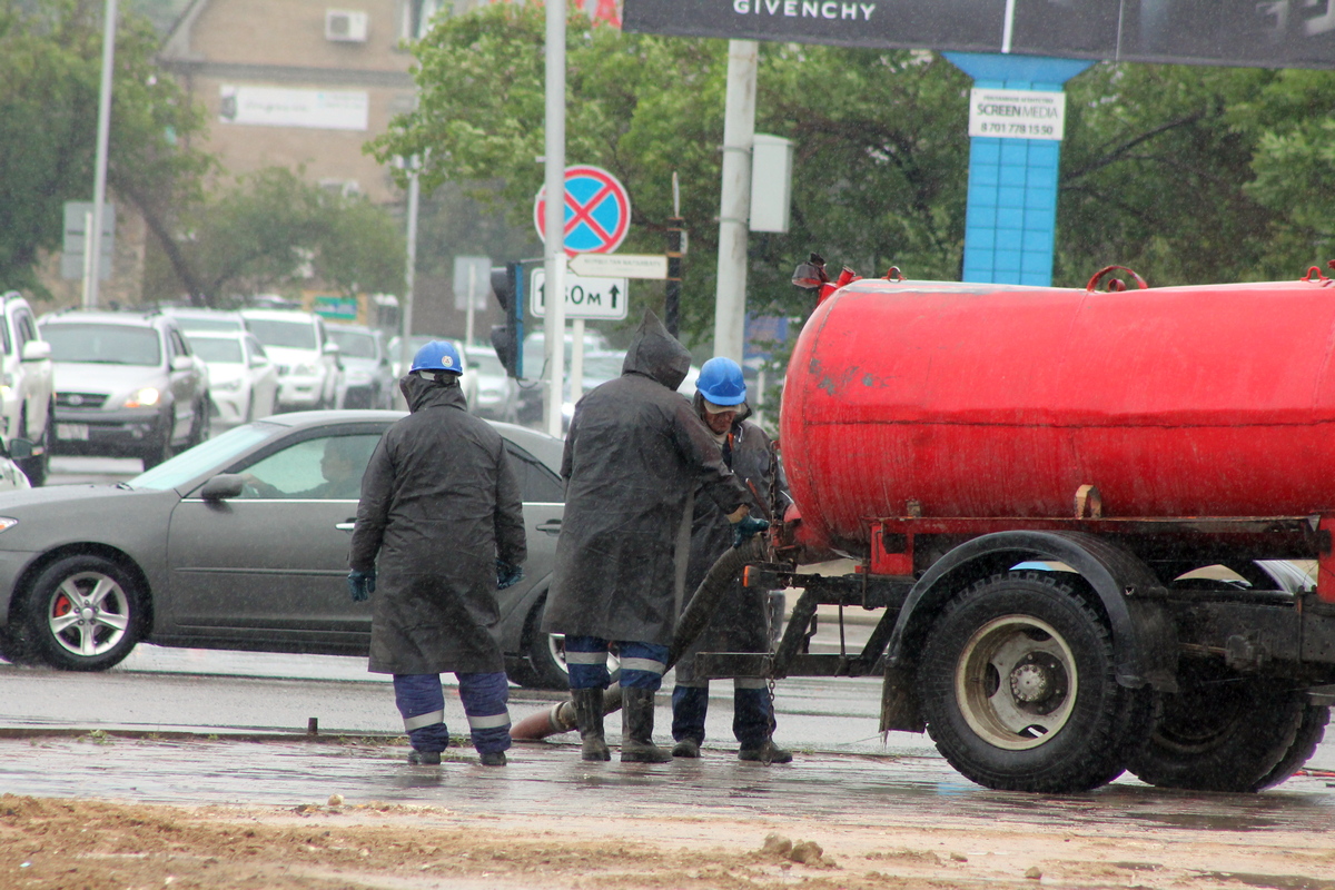 Сколько дождевой воды откачали ночью в Актау