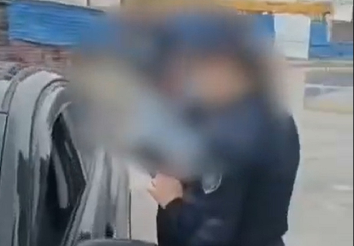 Видео конфликта жителя Жанаозена и женского экипажа полиции распространяется в соцсетях