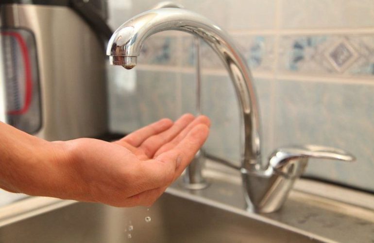 Жители Актау массово жалуются на отсутствие питьевой воды