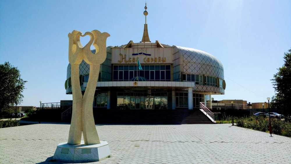 Горько! Жительница Актау показала печальное состояние здания бракосочетаний
