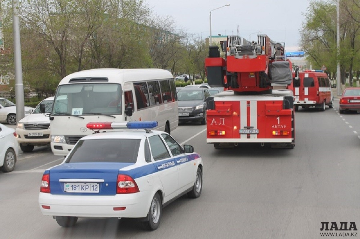 Что горит? Жителей Актау взволновали пожарные машины с сиренами