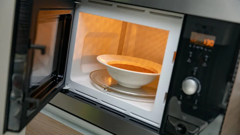 Названы продукты, которые нельзя разогревать в микроволновке
