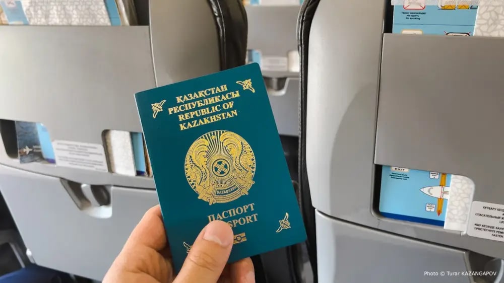 Должникам разрешат выезжать за границу из Казахстана: названы условия