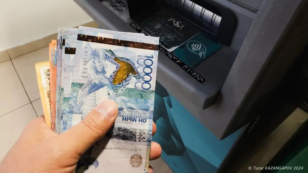 Будут ли казахстанцам снова выплачивать компенсации по депозитам