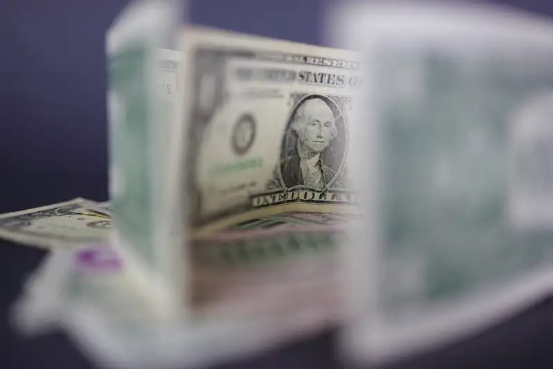Рубль продолжает влиять на рост доллара в Казахстане: что будет происходить с курсом на следующей неделе