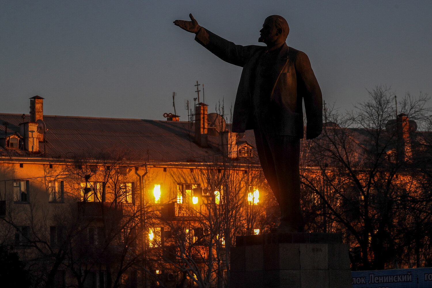 В Казахстане участились демонтажи советских памятников