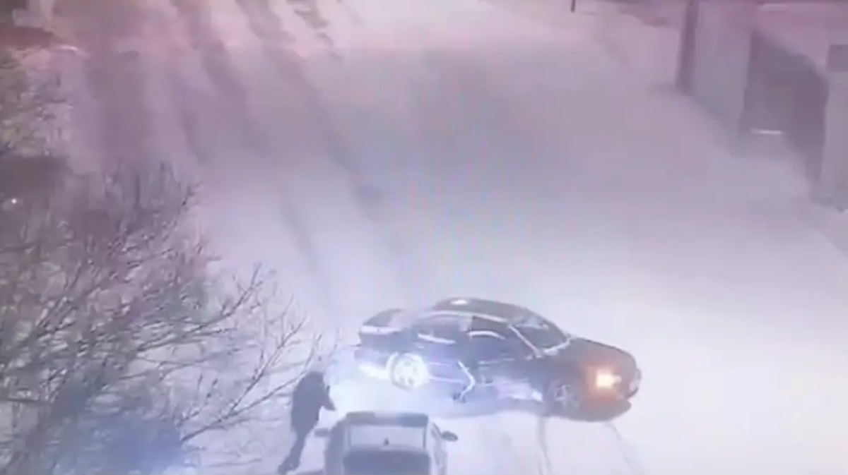 Задержание автоугонщика “подшофе“ попало на камеры в Астане