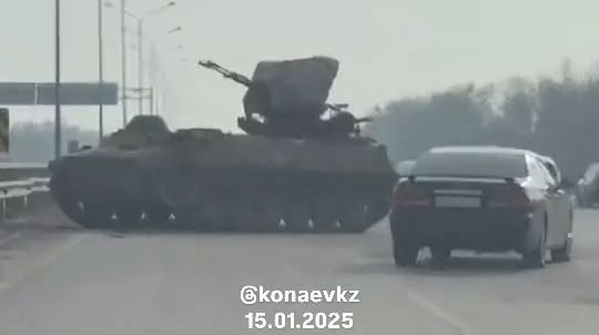 Боевые машины “уронили“ на трассе в Алматинской области