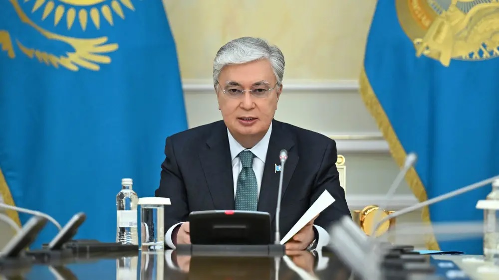 Токаев поздравил работников печатных СМИ