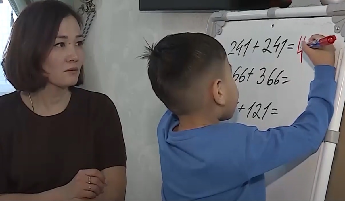 Пятилетний вундеркинд из Кентау считает быстрее калькулятора (ВИДЕО)