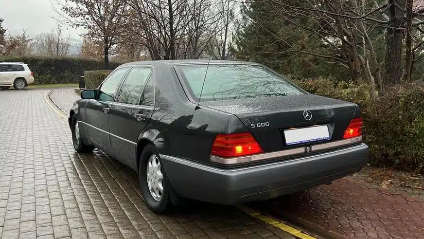 Бронированный Mercedes Назарбаева продается за 222 млн тенге