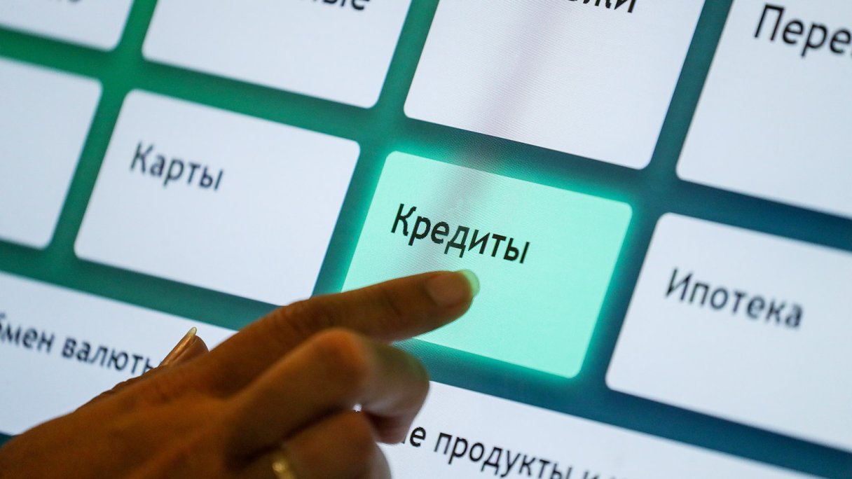 Кредиты не для всех: казахстанцам до 21 и старше 55 понадобятся дополнительные разрешения