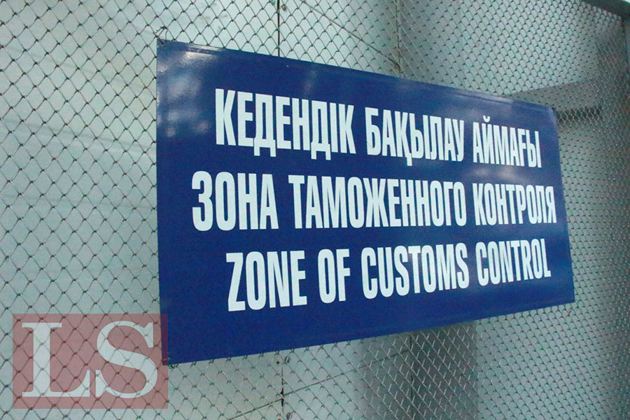 Электронная очередь не спасла от взяток: на границе водителям предлагают продвигаться за деньги