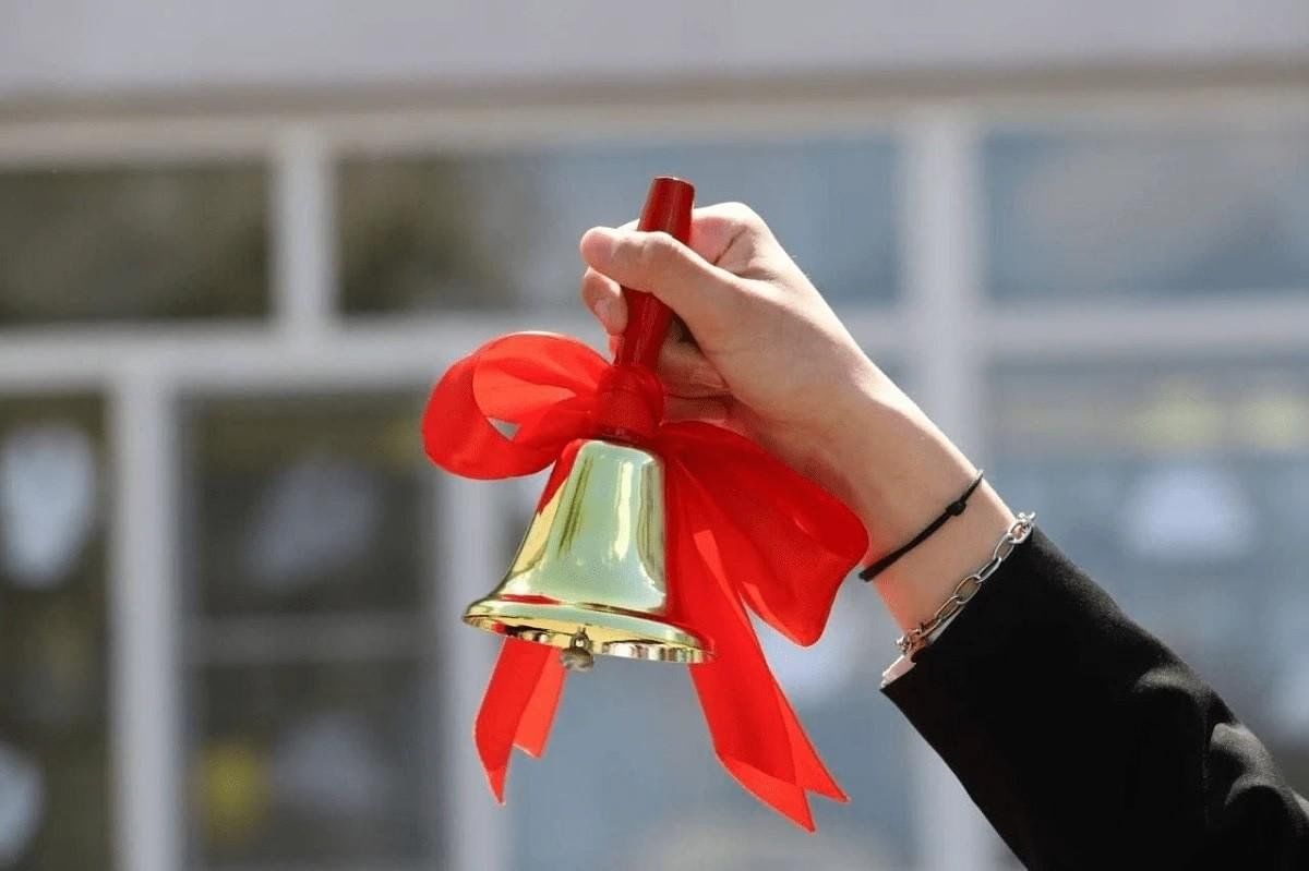 В Казахстане перенесли дату последнего звонка: что изменится для школьников