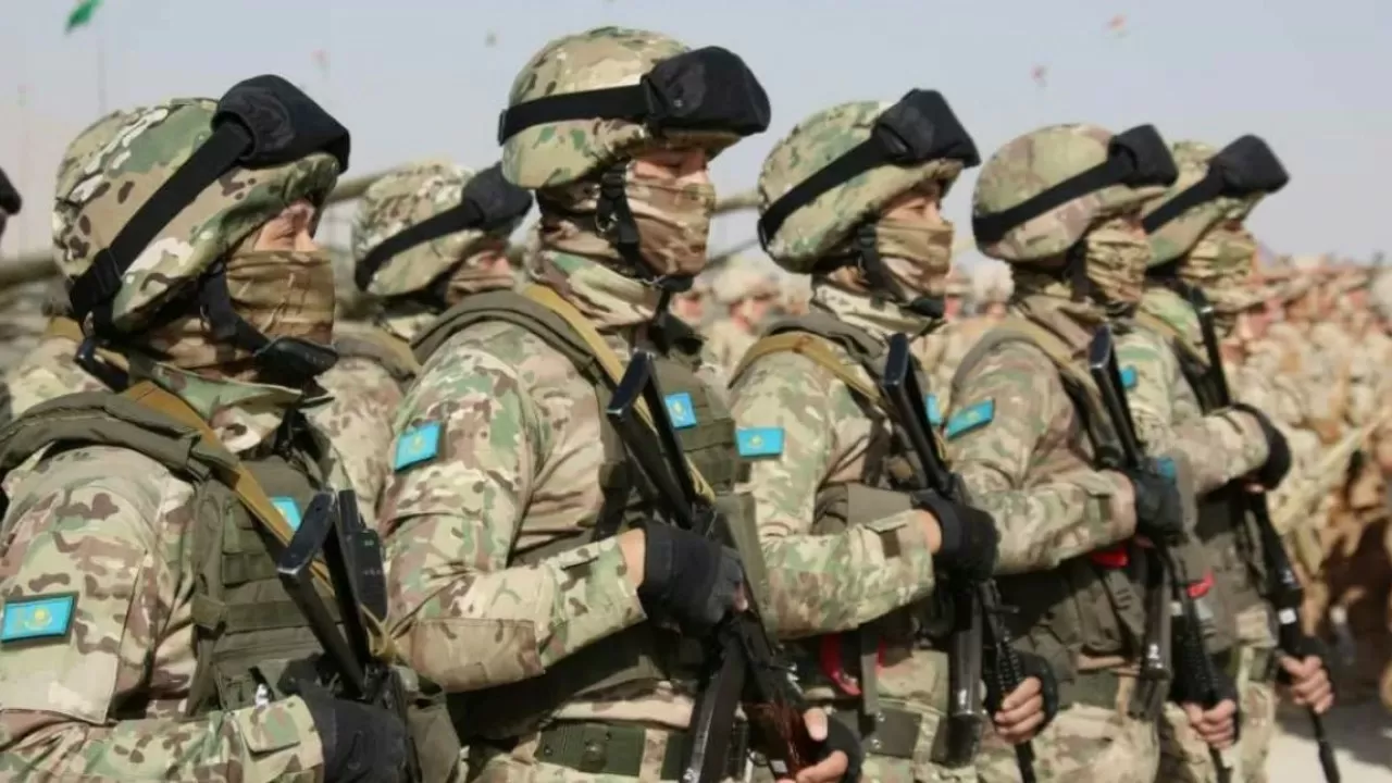 Казахстанцы могут поступить в военные вузы через портал eGov