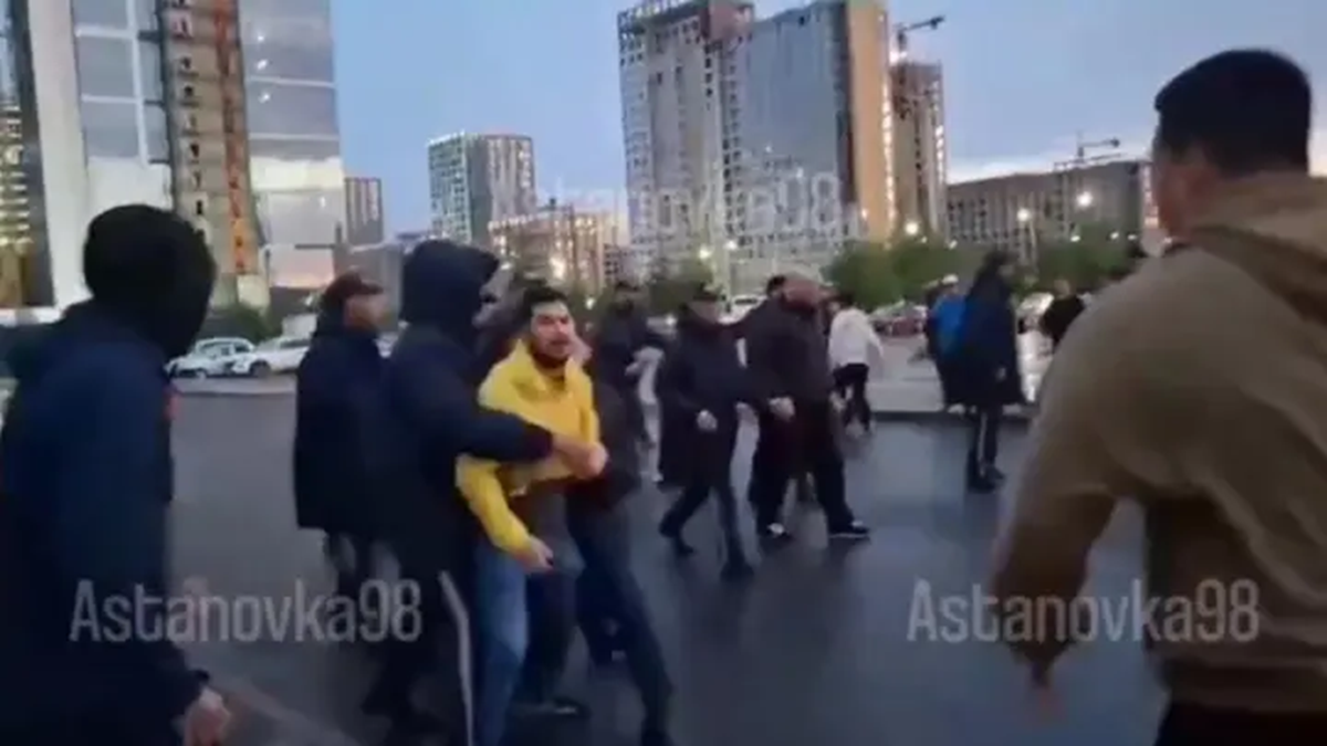 Конфликт между фанатами футбола едва не закончился массовой дракой в Астане