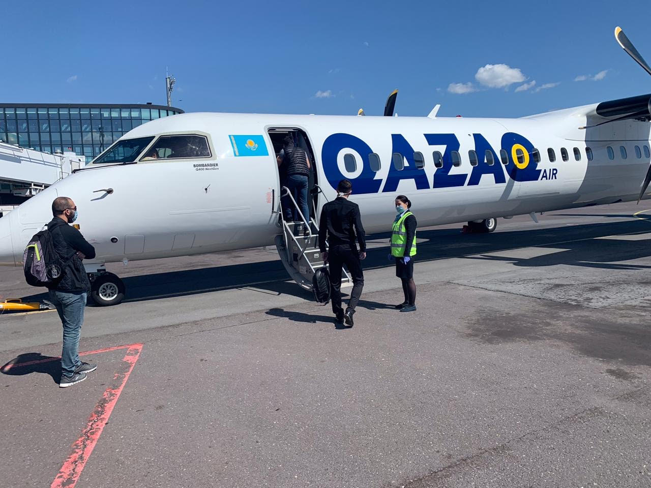 Пассажиров с билетами на пустили на борт Qazaq Air