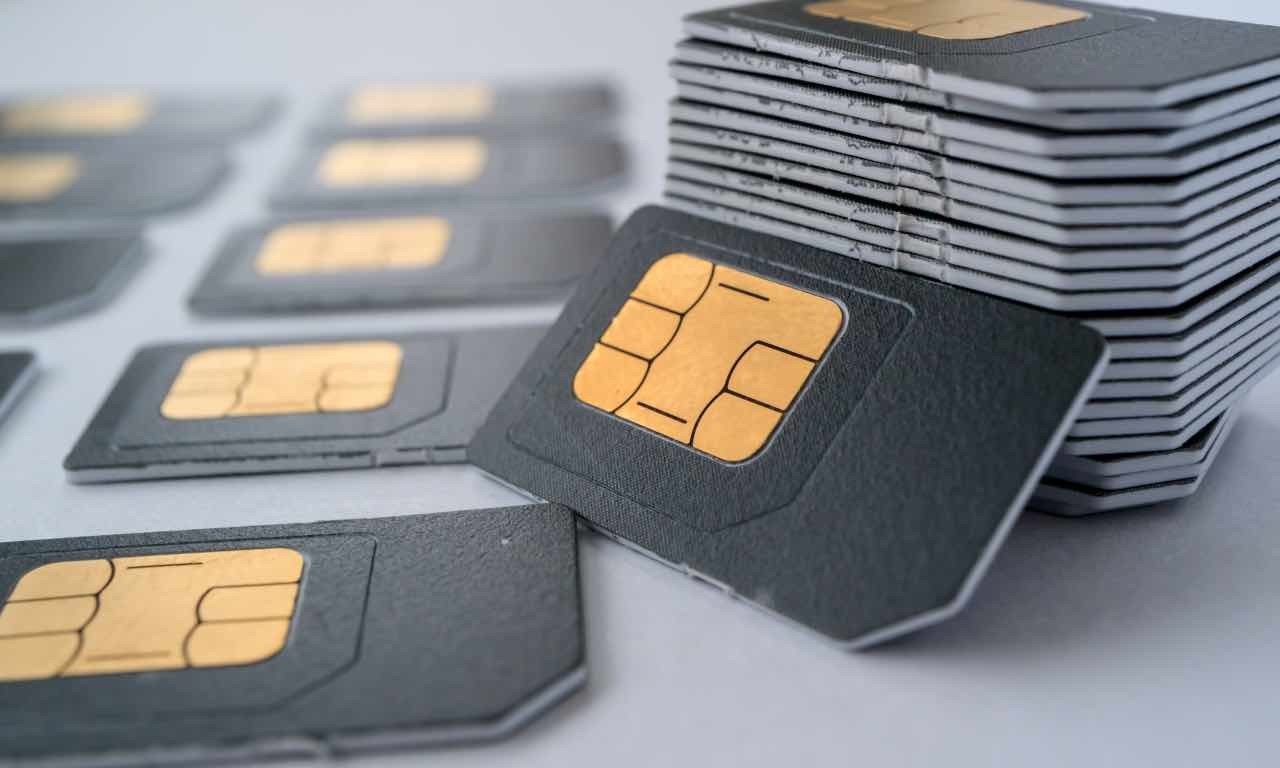 Казахстанец арестован за отправку тысяч SIM-карт в Россию