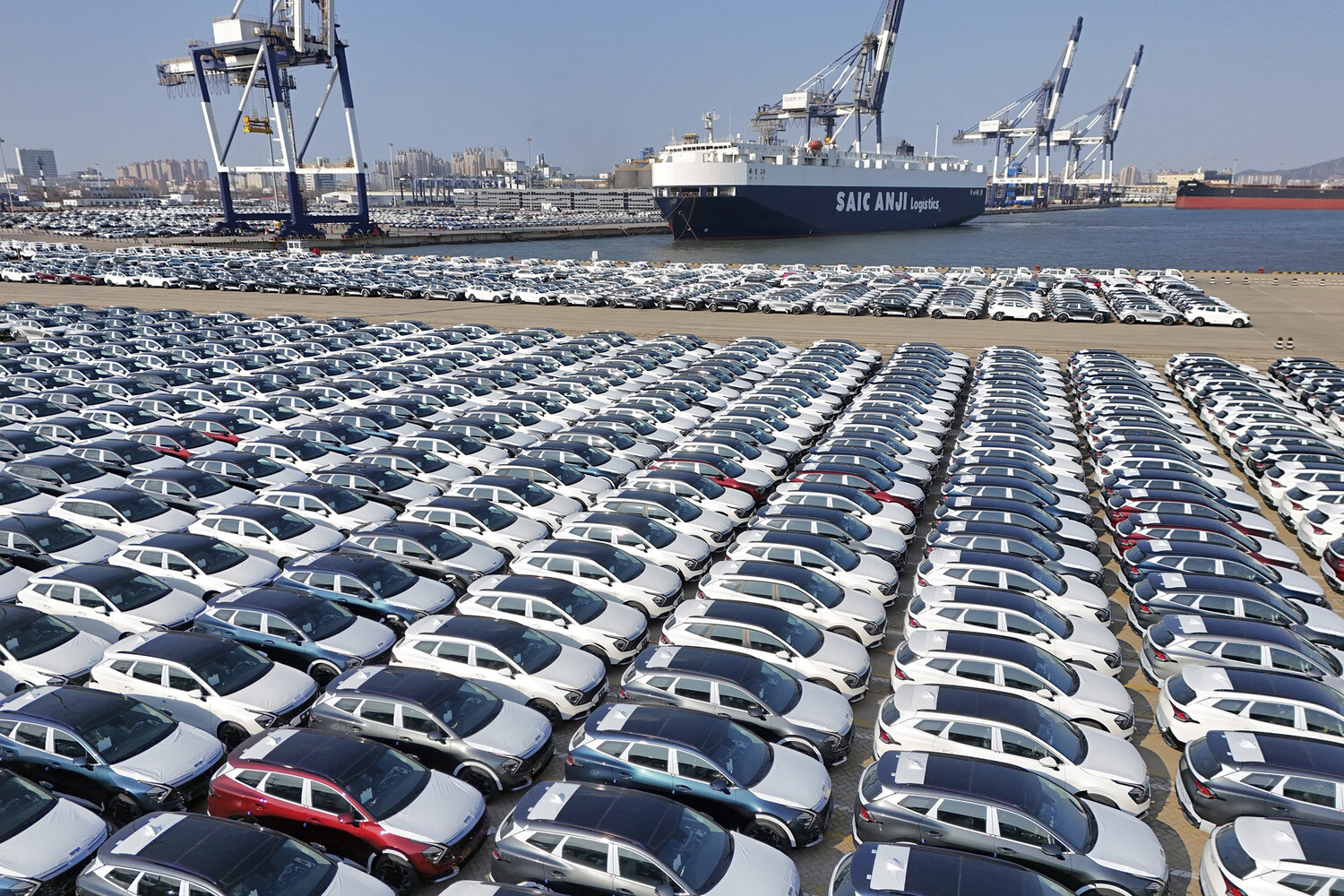Китай годами экспортировал в Казахстан новые авто под видом подержанных - СМИ