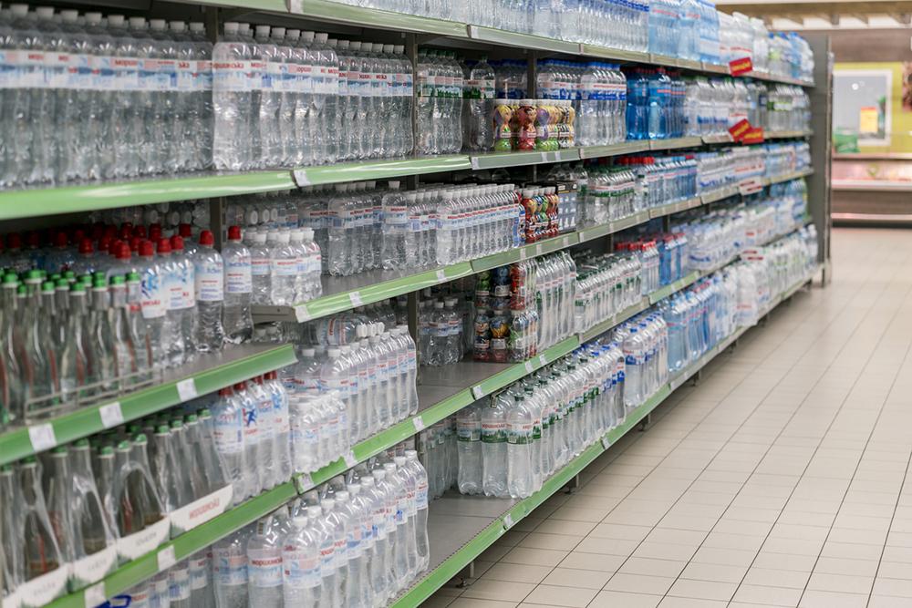 Вода дороже бензина: цены на напитки в Казахстане на грани абсурда