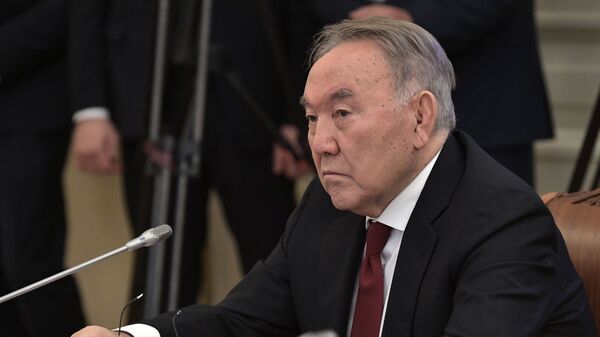 Бектенов объяснил, что ждёт представителей семьи Назарбаева