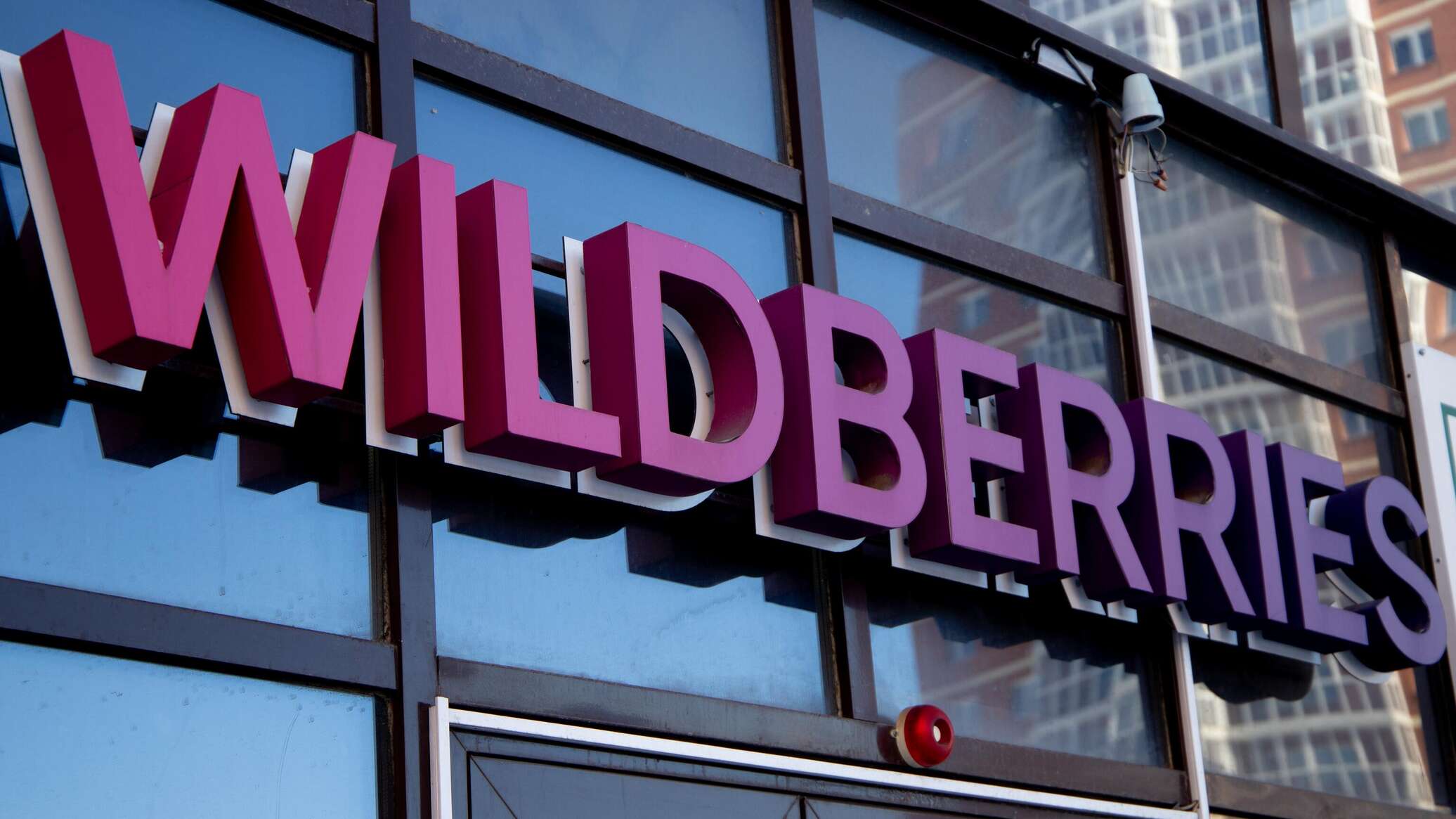 Через Wildberries теперь можно отправлять деньги в Казахстан — без комиссии и визита в банк