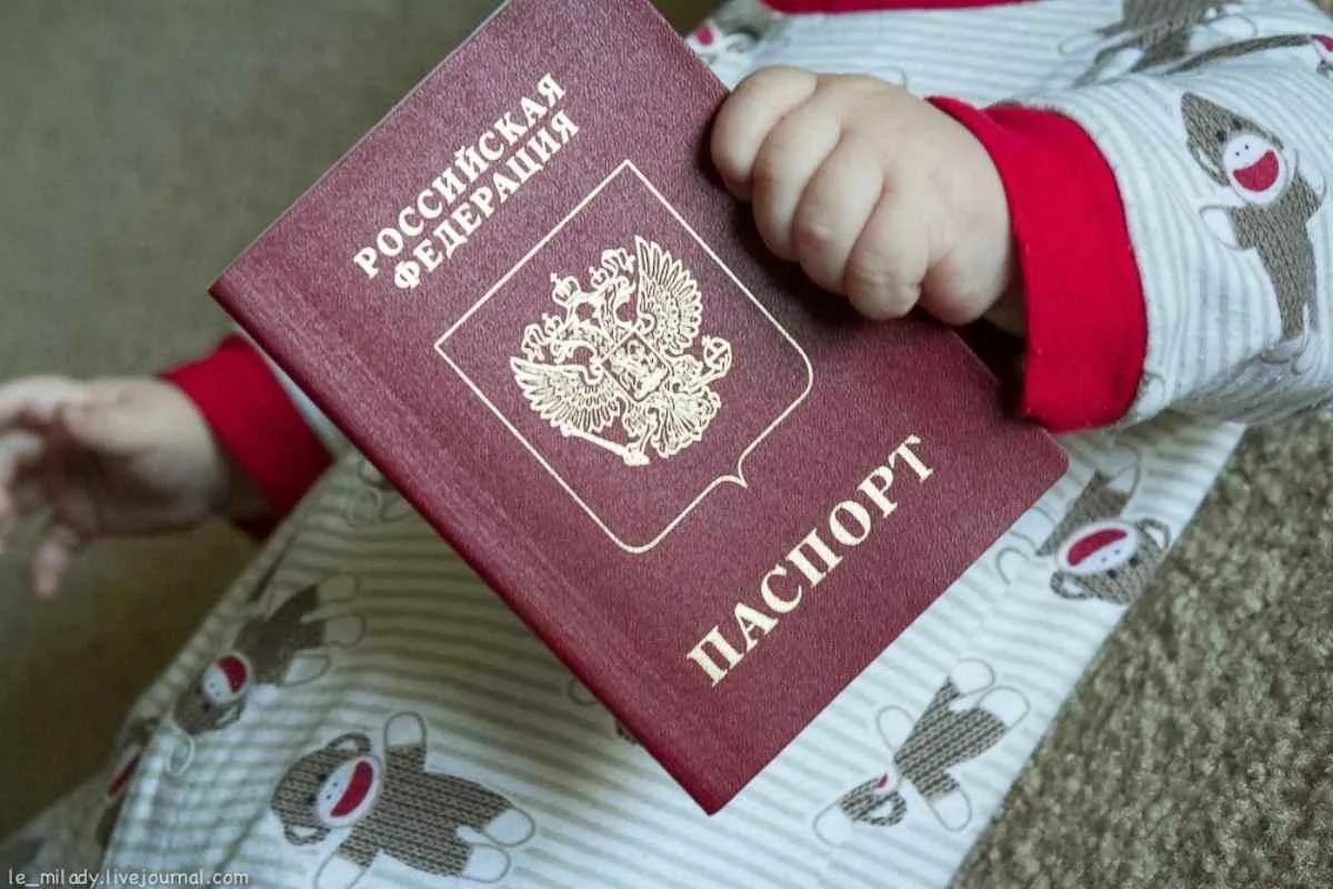 Выезд детей из России в Казахстан станет возможен только по загранпаспорту