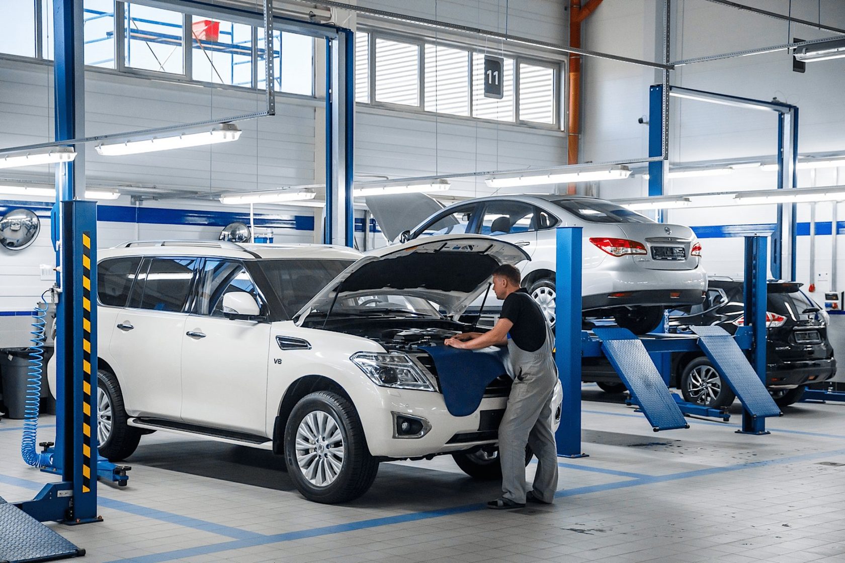 Обязаны ли казахстанцы обслуживать новое авто только в автосалоне: разъяснение закона