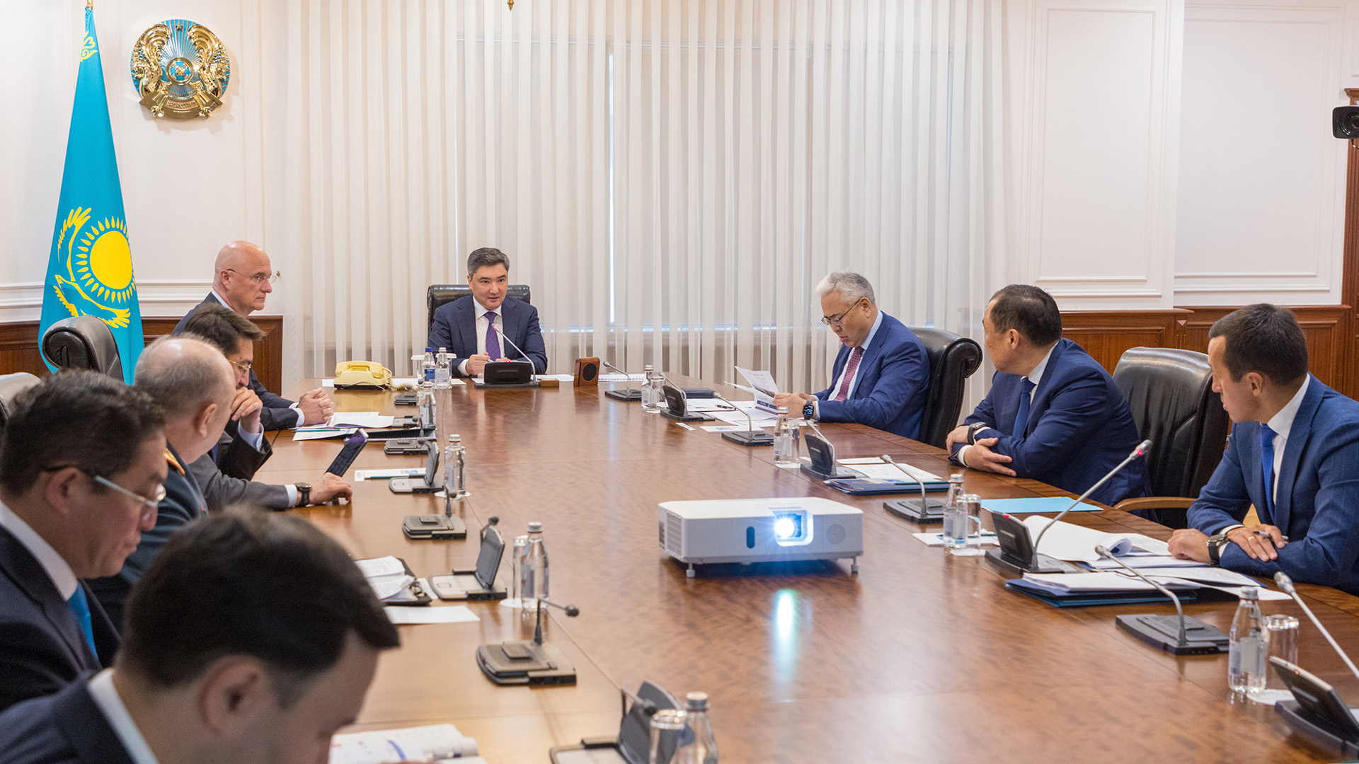 Премьер Бектенов резко прокомментировал обстановку на границе с Россией и Кыргызстаном