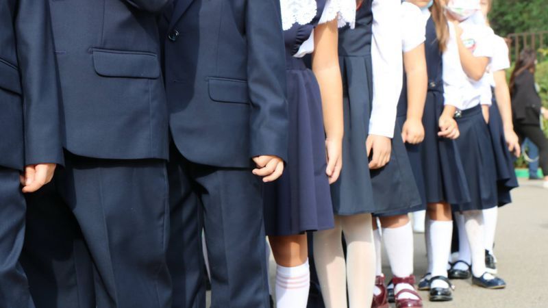 Родители в Казахстане требуют отмены обязательной школьной формы