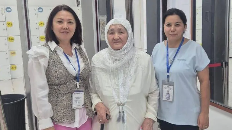 85-летняя казахстанка решила сдать ЕНТ и поступить в университет
